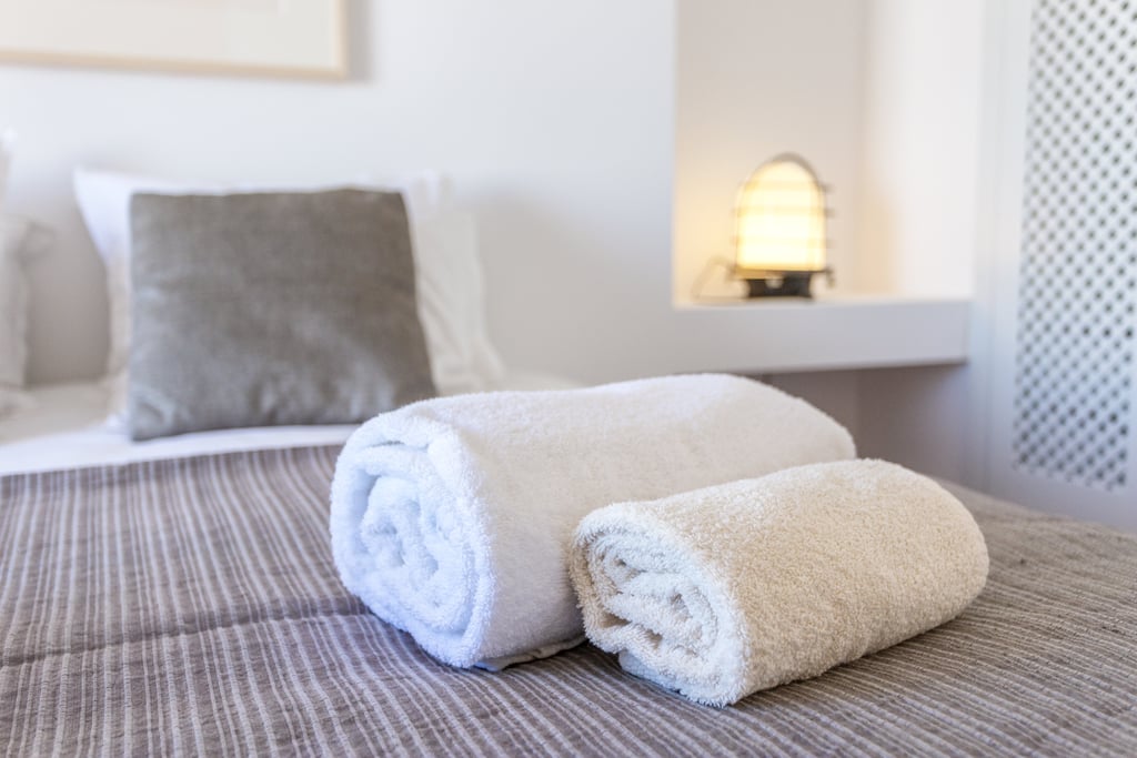 Why You Should Consider A Foldable Bed For Your Overnight Guests